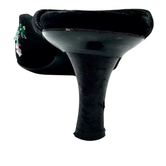 FERRAGAMO BLACK VELVET W MULTICOLOR FLORAL BEADED DESIGN KITTEN HEEL MULE - Picture 13 of 16